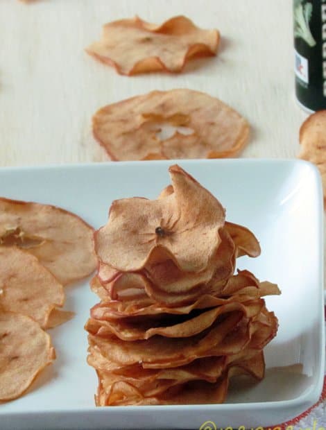 Crispy apple chips with cinnamon twist