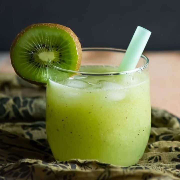 kiwi juice with fresh fruit!