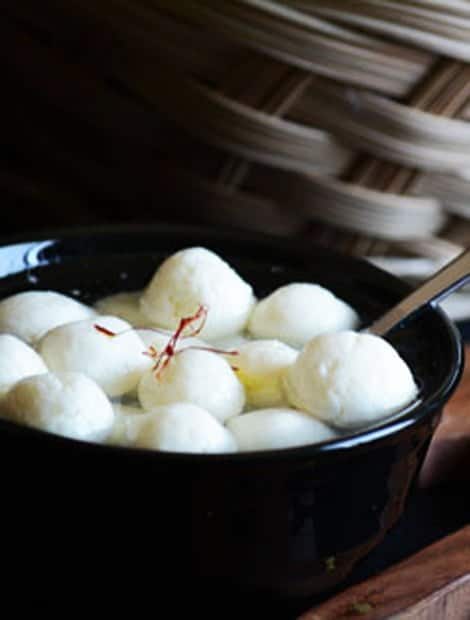 This Rasgulla with ricotta cheese is a simple version. Plus, it tastes authentic and original. The recipe for the delicate Indian dessert made easy now.