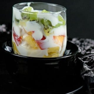 2 min Layered Yogurt Fruit Salad