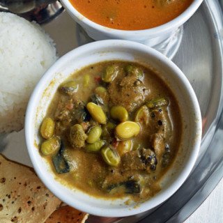Kathirikai Mochai Koot-Eggplant and Papdi Lilva Beans Recipe