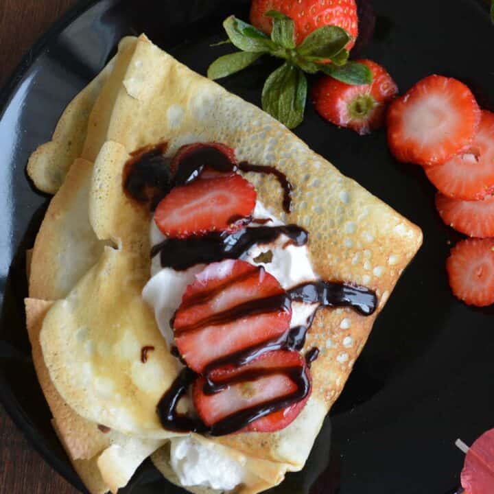 french crepe placed in black plate