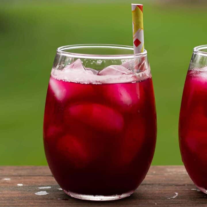 BEETROOT JUICE in a rounded glass