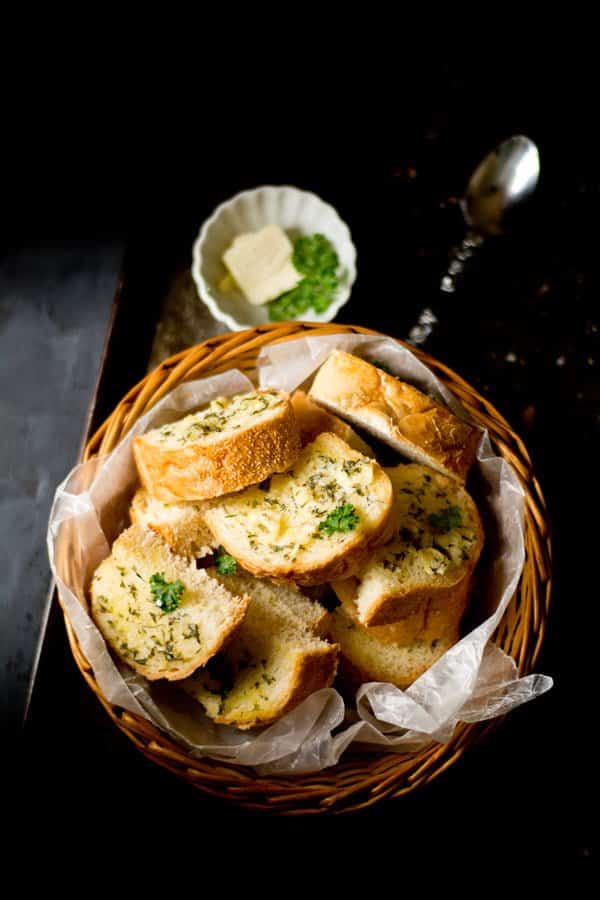 How to make homemade garlic bread