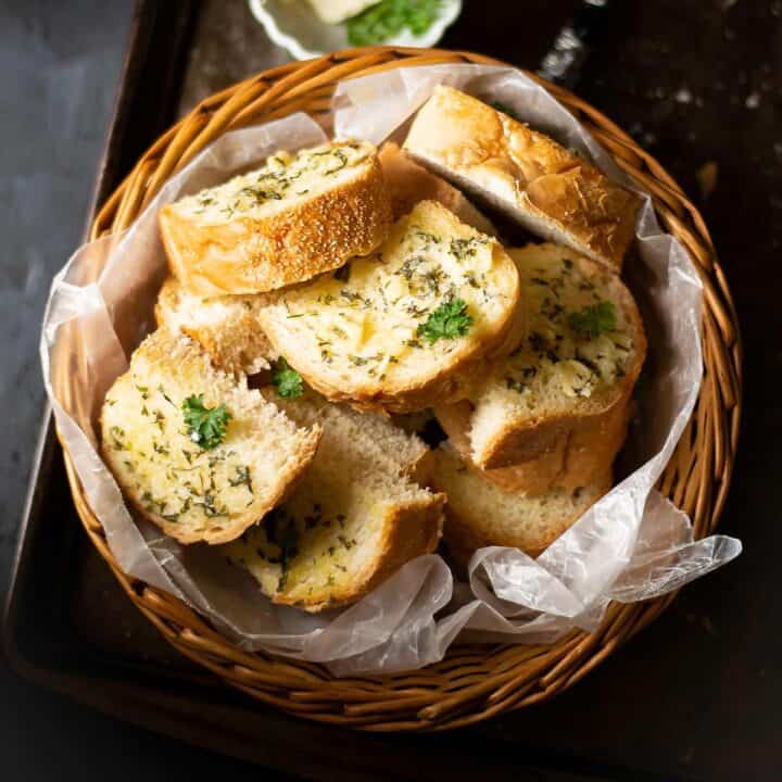 spicy garlic bread placed in a basket