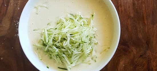 Add the grated zucchini to the batter to make the zucchini breakfast.