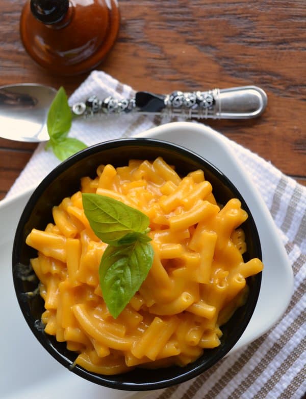 This vegan butternut squash mac and cheese is healthy, dairy free comfort food. Best for weeknight dinners for kids and for families. Made with cashew, coconut milk, and nutritional yeast.