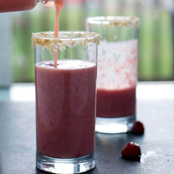 strawberry pineapple smoothie with yogurt, is a perfect blend of delicious strawberries and pineapple.