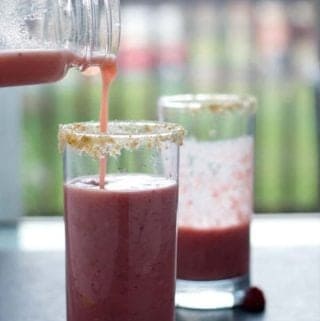 strawberry pineapple smoothie with yogurt, is a perfect blend of delicious strawberries and pineapple. It is rich and creamy be, is a perfect blend of delicious strawberries and pineapple. It is rich and creamy best to be served for breakfast.