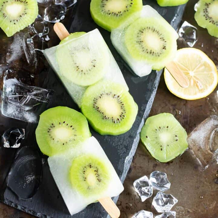Kiwi Popsicle with Lemonade served for the summer party