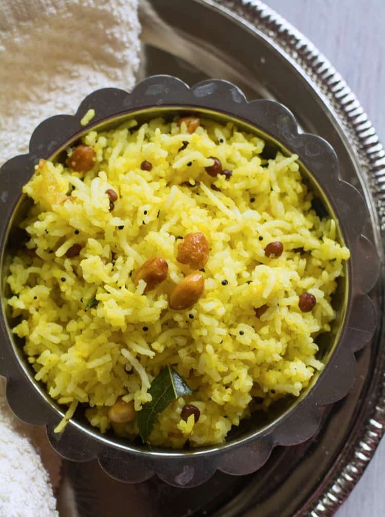 Chitranna Rice Recipe / nimbehannu chitranna is the easy Karnataka's festival recipe perfect for lunchbox. Made with onion, peanuts, lemon juice, turmeric powder, onion, curry leaves.