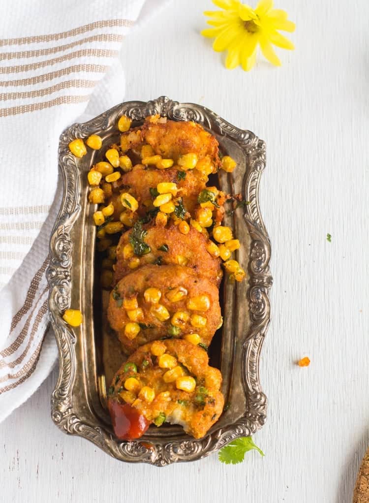 Corn cutlet, delicious crispy snack best to serve in the tea time, made with mashed potato, sweet corn kernels and spices. This recipe is with step by step pictures to make it quick and easy.