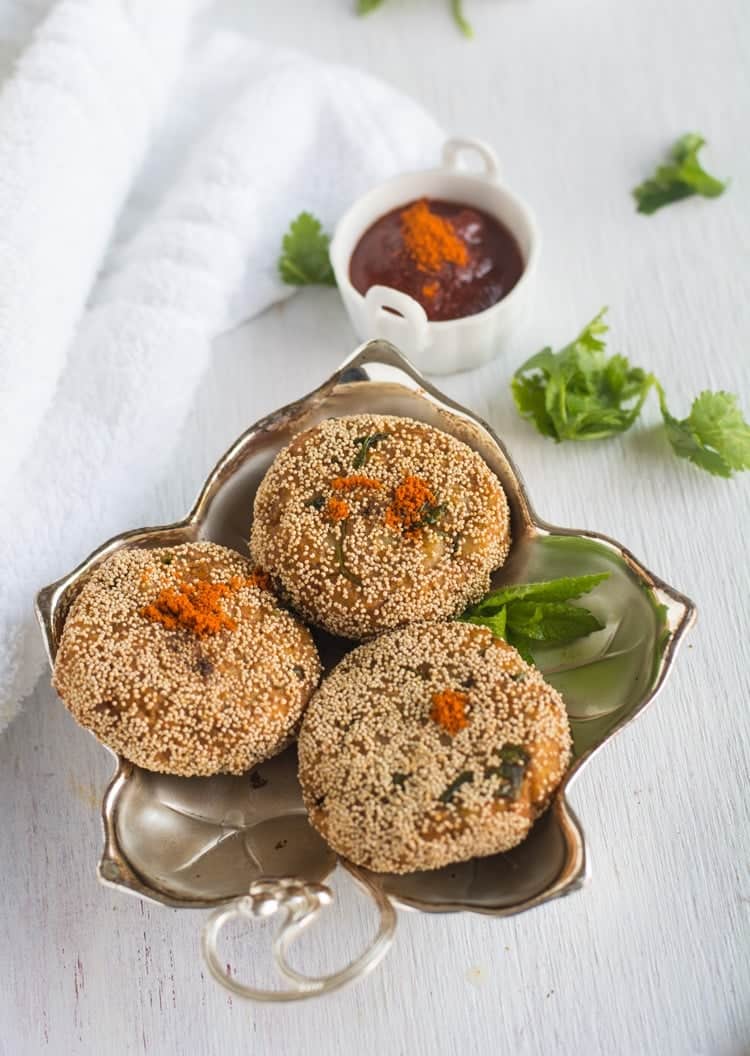Learn how to make paneer Cutlet recipe with step by step pictures. This crispy tikki is made with paneer / cottage cheese and potatoes, perfect for tea time. Would be a great appetizer or starters for parties.