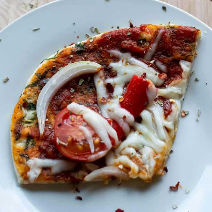 Naan bread Pizza in a plate