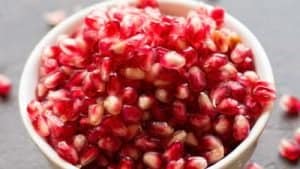 how to make pomegranate juice-Add pomegranate pearls to the blender/mixer jar. And pulse it a couple of time until the seeds start crushing.