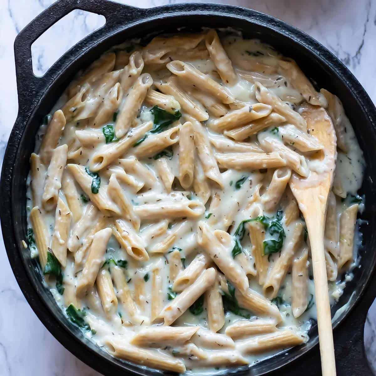 vegan spinach alfredo pasta in the skillet