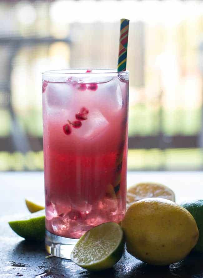 How to make pomegranate spritzer recipe with step by step pictures. A healthy drink perfect for everyone and for any occasion, from parties potlucks, family get-together or to treat ourselves.