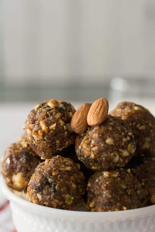 Dry fruit laddu is one of the amazing recipe to boost the energy with the nature. It is an high energy snack best for mid day snack or evening snack. It's amazing to eat right after your gym workouts and exercises.