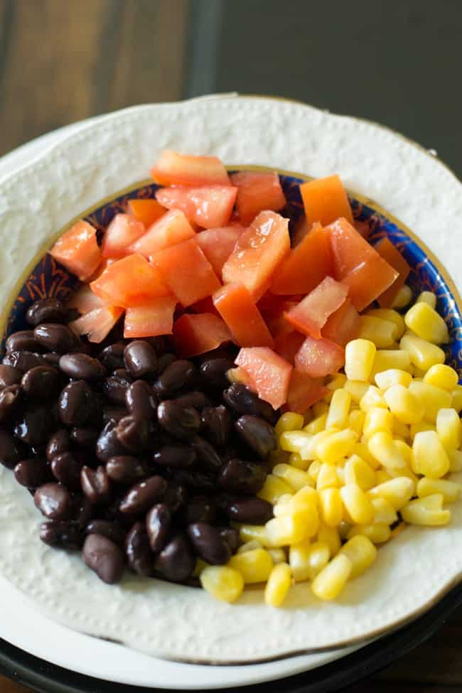 How does this black bean avocado salad taste like? If you have tasted Chipotle burrito before, you could definitely feel its bright flavors.  It smells tastes something similar to the salad of Chipotle.