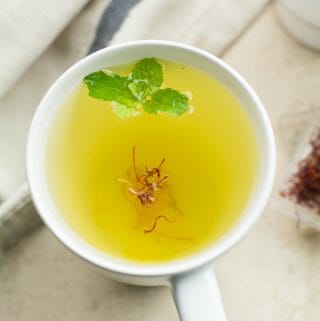 How to make saffron tea? Is not the common question that everyone has? In fact, many of you do not hear of making tea with saffron.