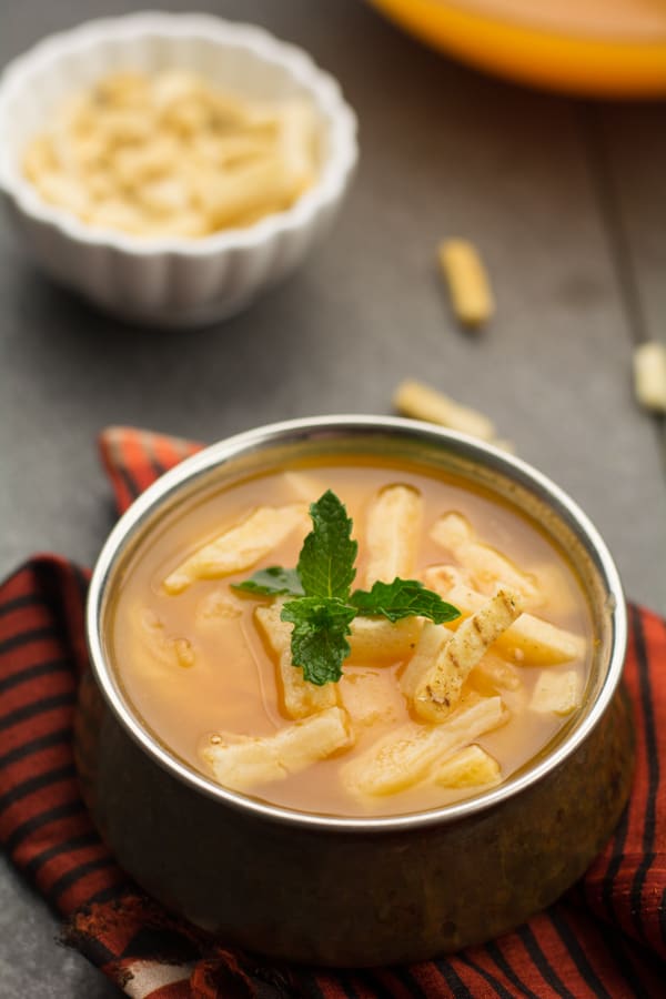 clear tomato soup is made with just 5 ingredients. this clear tomato soup relies too much on the quality and the freshness of the ingredients. The fresher the vegetable, tastier it is.