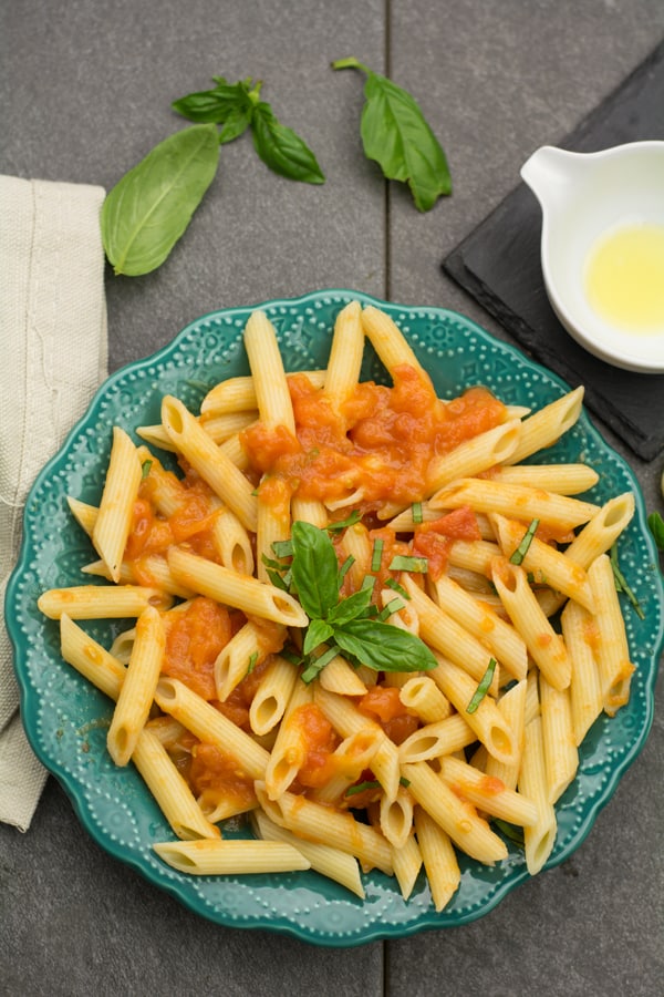 Spicy Pomodoro sauce tossed in pasta.