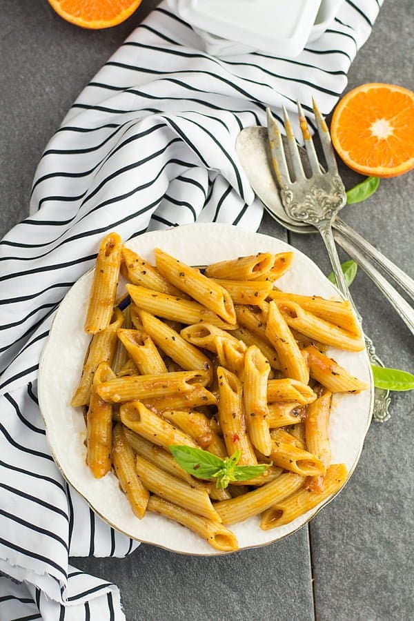 Spicy penne pasta recipe-super quick, easy and the most straight forward recipe that never fails. Al dente Penne pasta drenched in the marinara sauce with the Italian herbs. A complete healthy Italian dinner is ready within minutes.