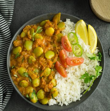 This simple and delicious lima bean Curry easy to make under 20 minutes. proceed with caution this Indian style Curry can turn into a most favorite dish for the whole family.