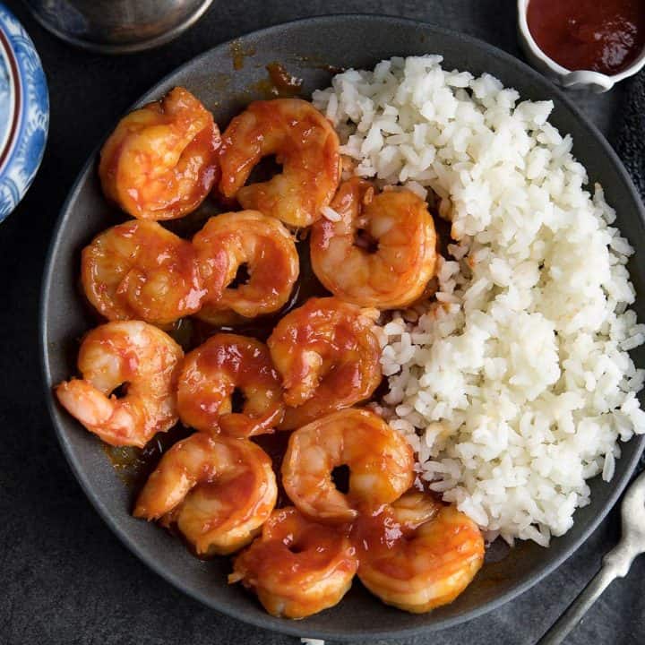 This honey Sriracha shrimp is made under 15 minutes, with 5 ingredients. Plus, this hot and sweet shrimp is a crowd pleaser recipe as well.