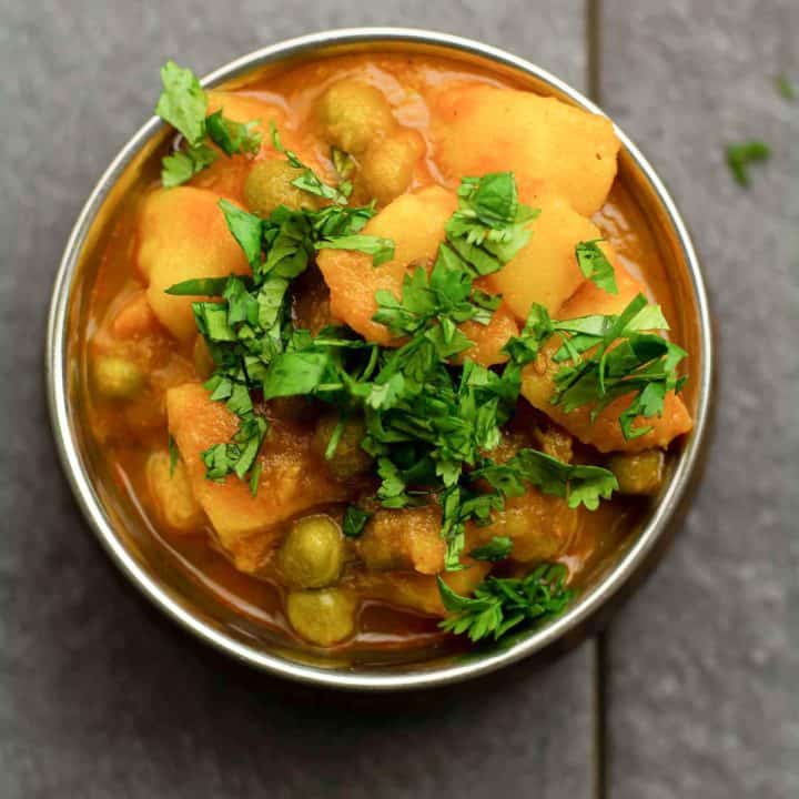 Aloo matar- Indian peas potato curry made with Instant pot!