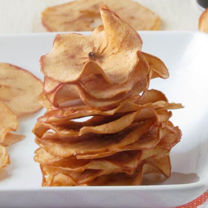 Baked cinnamon apple chips, super easy and comforting!
