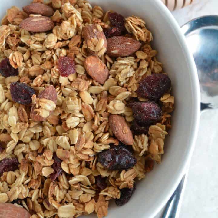 Spicy granola, savory dish to start the day!