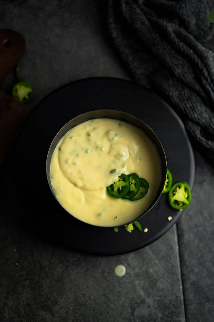 Jalapeno cheese sauce, a quick recipe to replace the store bought dipping sauces. Tastes delicious and excellent to pair with nachos, fries.