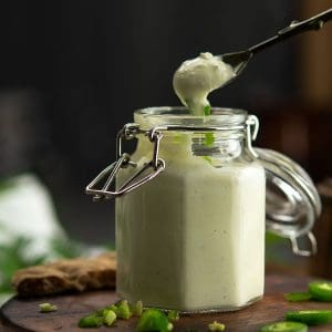 This homemade jalapeño ranch is packed with incredible flavors. The sauce is made in just a few minutes with few common ingredients.
