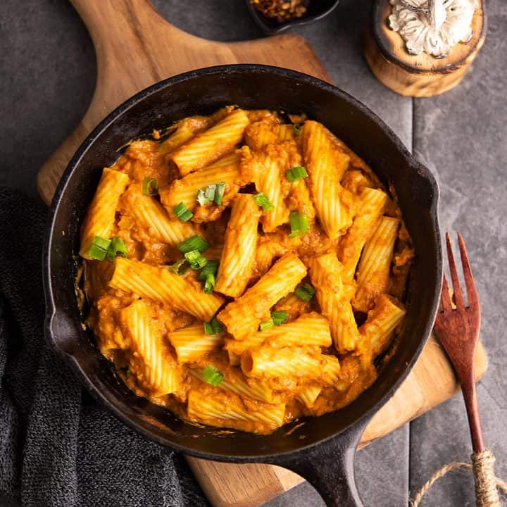 The spicy rigatoni, an easy classic recipe with full of big flavors. Excellent dinner with a tangy, spicy vodka sauce-for a crowd or family.