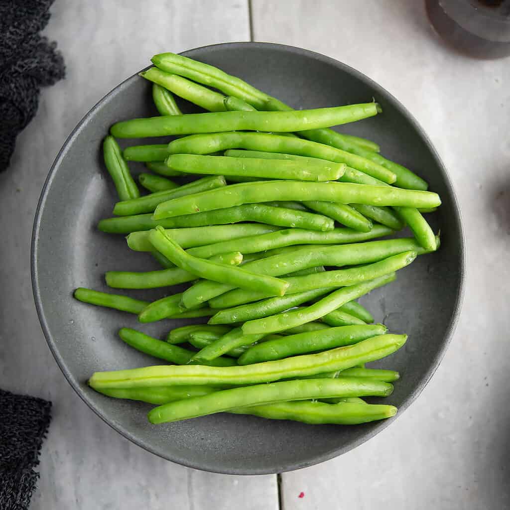 Snipped green beans in a plate