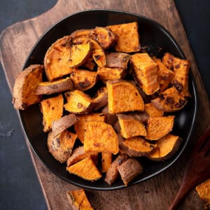 This spicy roasted sweet potatoes recipe is easy and delicious. It's sweet and spicy-twist to the classic recipe.