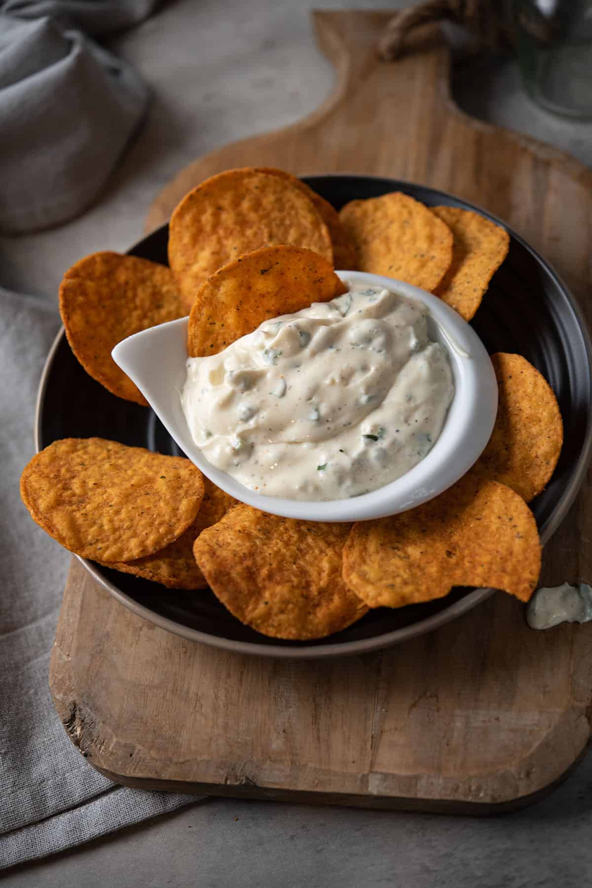 side view of the spicy mayonnaise in a tray