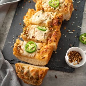 This jalapeno garlic bread is quick and easy. You find in every bite is loaded with cheesy, garlic-spicy butter. Perfect for all occasions.