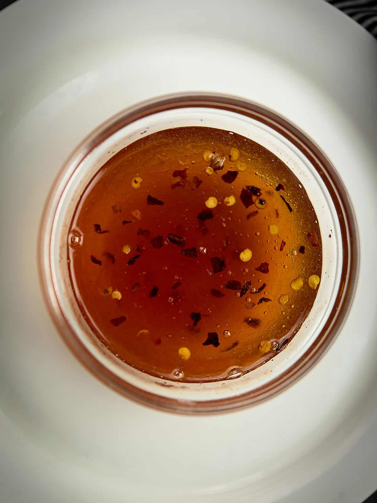 Cooling hot honey sauce in an airtight container.