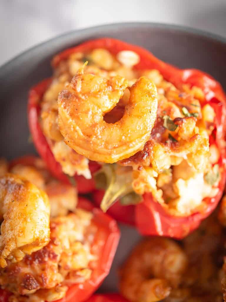 shrimp and seafood on the top of the pepper