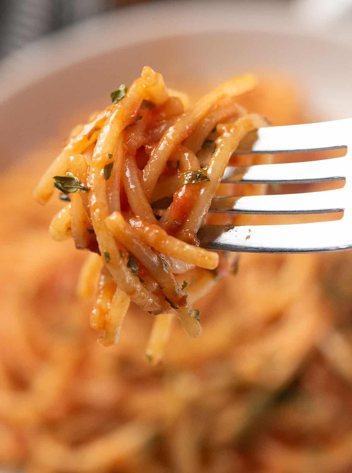 saucey spicy spaghetti in the fork, ready to eat.