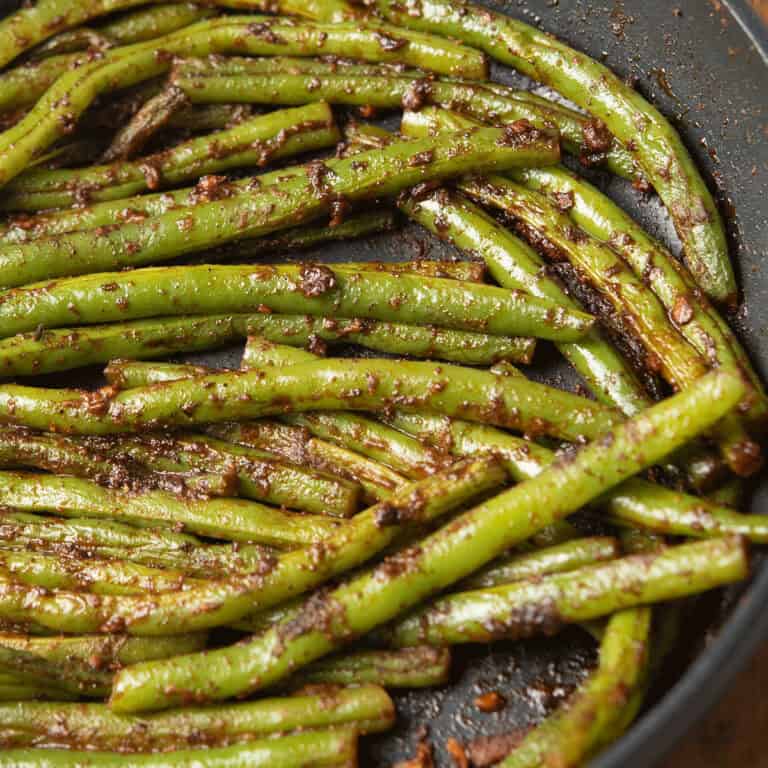 Quick & easy Cajun green beans served for weeknight dinners with full of flavor!