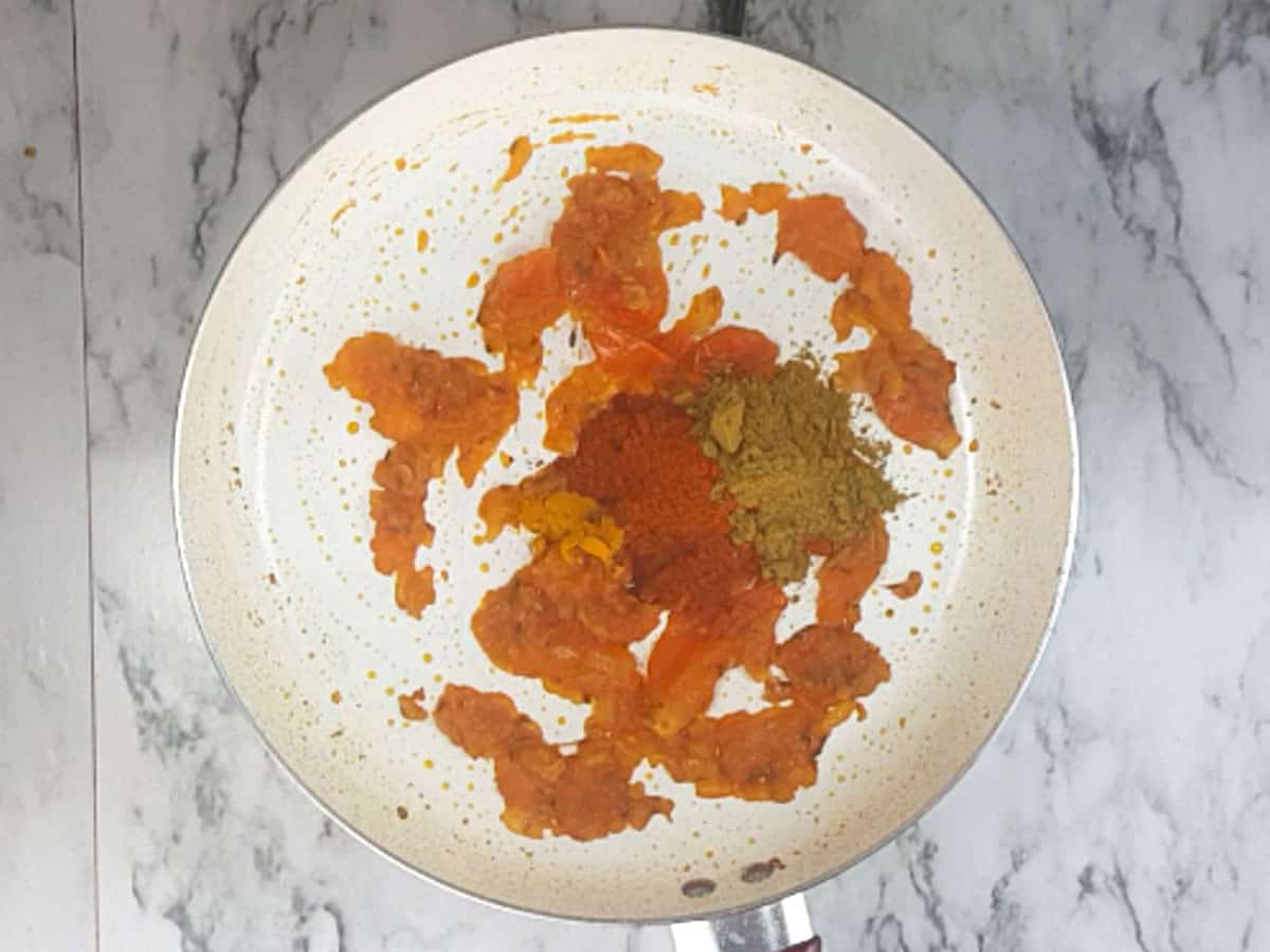 spices are added to the gravy