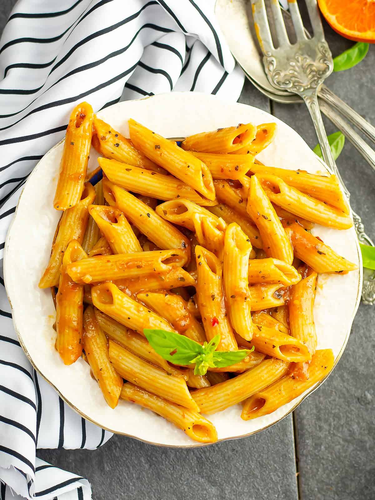 instant pot penne pasta cooked in marinara sauce is placed in a plate