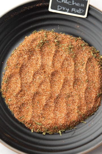 buffalo chicken dry rub placed in a plate that's ready fpr seasoning.