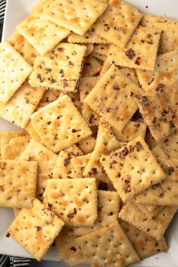spicy saltine crackers served with spicy dipping sauce for the party